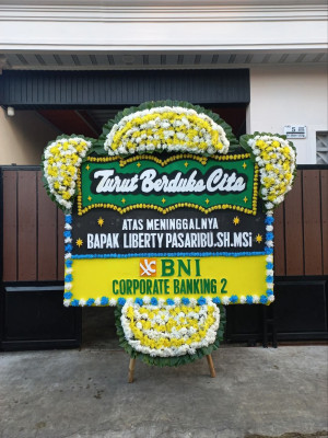Papan Bunga Duka di Sungai Apit