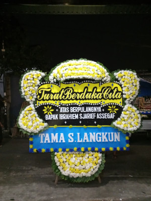 Papan Bunga Duka di Sungai Apit